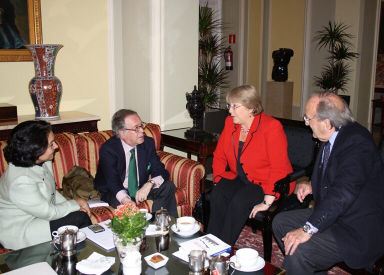 Michelle Bachelet meets Club de Madrid during her visit to the capital