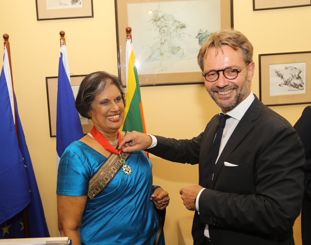 Chandrika Kumaratunga receives high Honour of Commanduer de la Legion d’Honneur from French Government