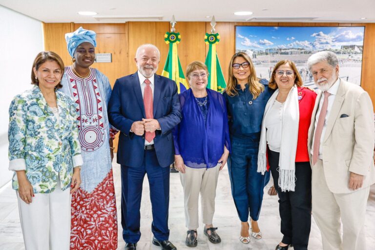 President Lula and the First Lady receive Club de Madrid Members to discuss gender equality