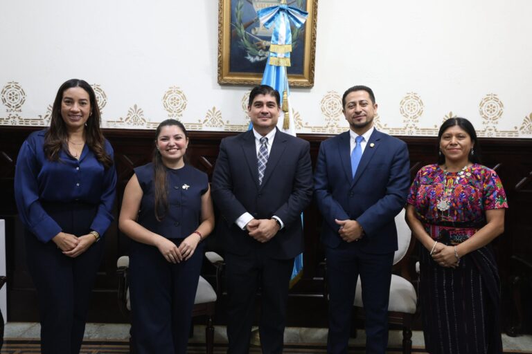 Carlos Alvarado Quesada Engages with Guatemala’s Congress on Democracy and Women’s Leadership