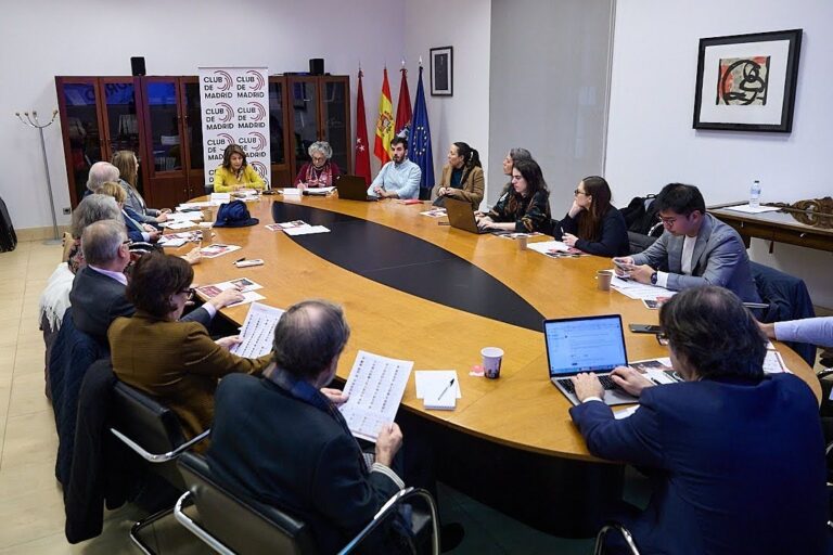 Laura Chinchilla meets with the press in Madrid as President of Club de Madrid